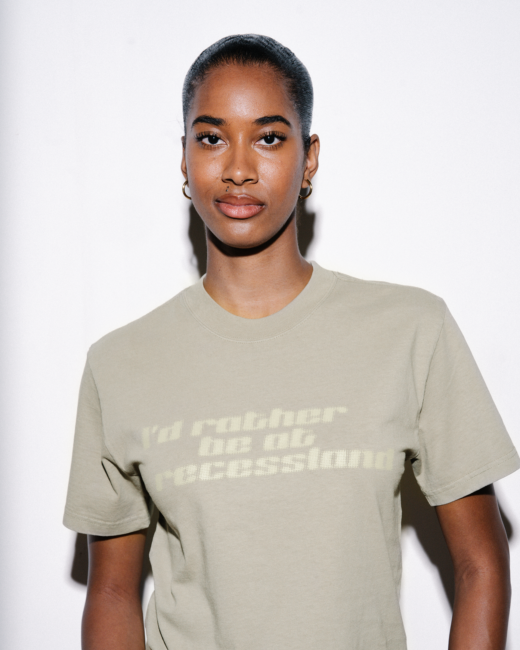 I'D RATHER BE... TONAL TEE [KHAKI]